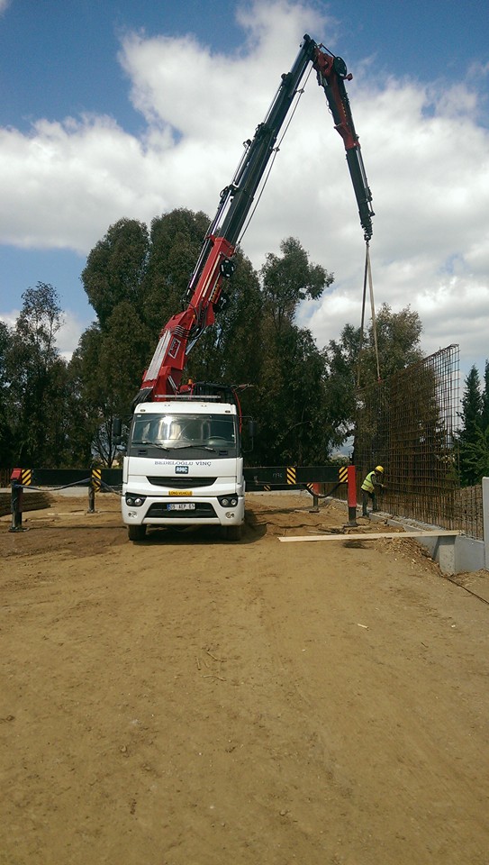 İzmir vinç - Temel kazı ve demir işleri vinç desteği